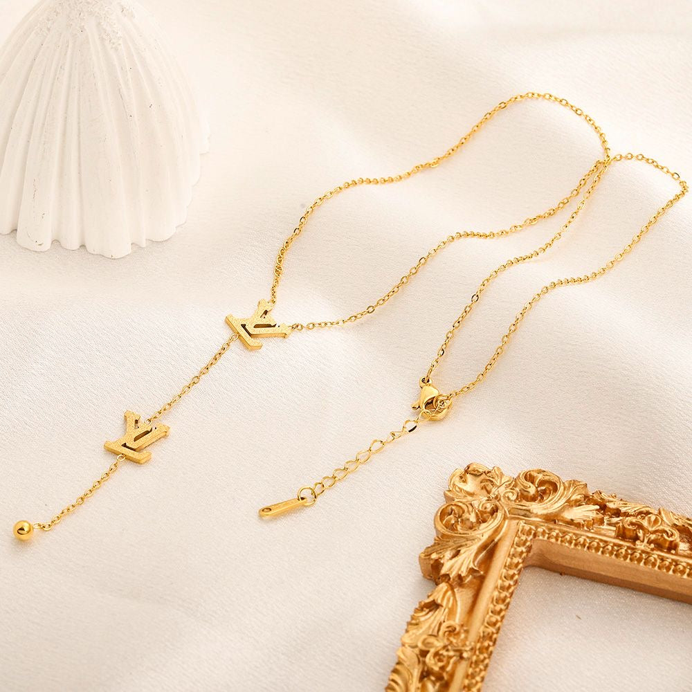 Collier Y Élégance en soi