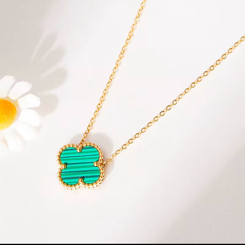 Collier Flower Élégance en soi
