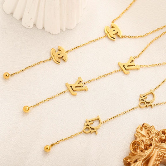 Collier Y Élégance en soi