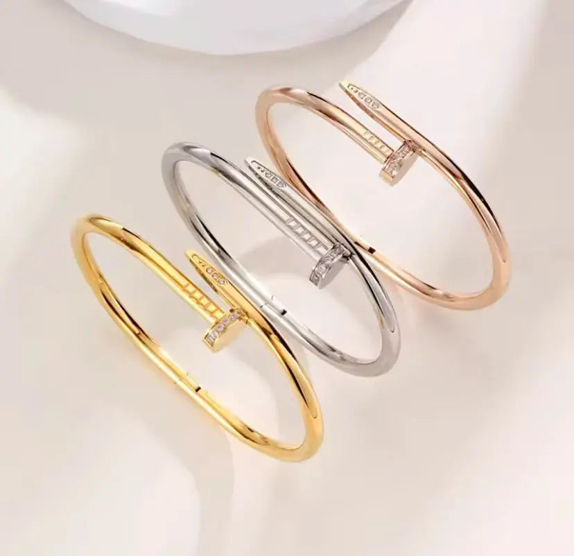 Bracelet clou Élégance en soi