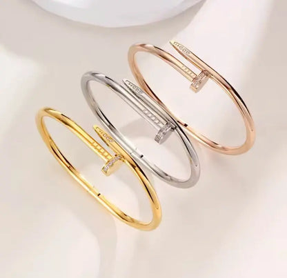 Bracelet clou Élégance en soi